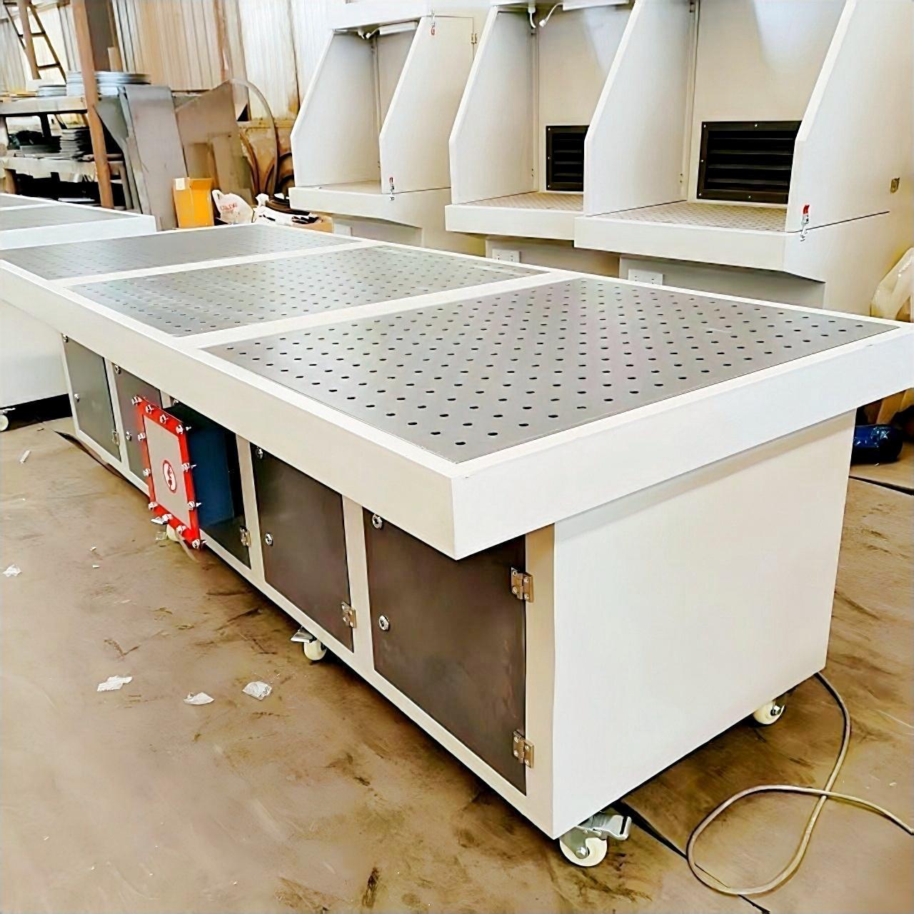 Quali sono i vantaggi delle tabelle di macinazione della rimozione della polvere per le aziende di lavorazione in plastica?